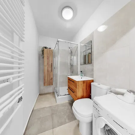 Bubblegum 2 Bedroom In Mokotow *