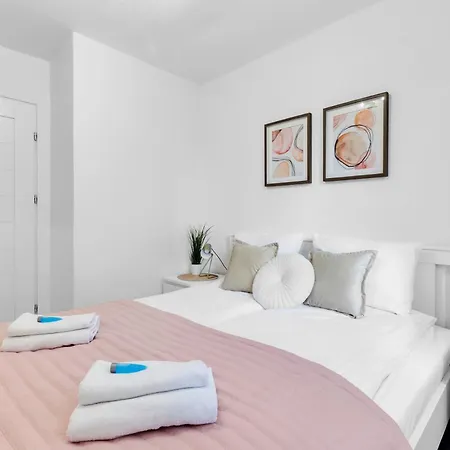 Bubblegum 2 Bedroom In Mokotow