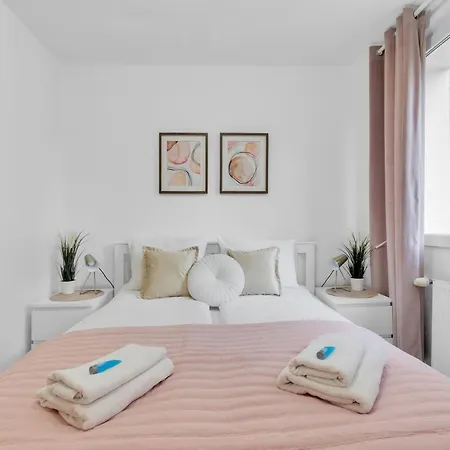Bubblegum 2 Bedroom In Mokotow Apartamento
